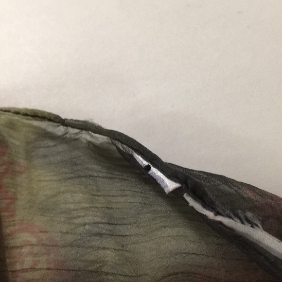 Beautiful fringe scarf, ombré effect design - Picture 5 of 7